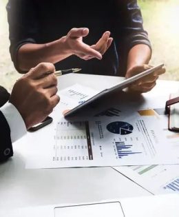 Business people using pen,tablet,notebook are planning a marketing plan to improve the quality of their sales in the future. (Business people using pen,tablet,notebook are planning a marketing plan to improve the quality of their sales in the future.,